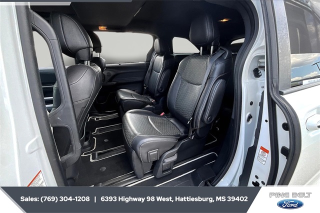 2023 Toyota Sienna XSE photo 16