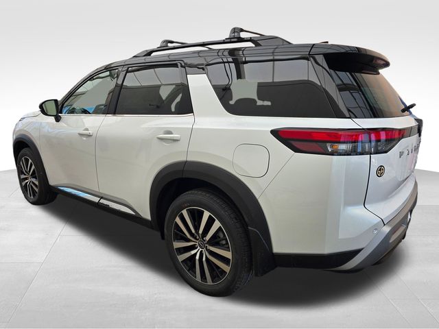 2025 Nissan Pathfinder Platinum photo 2