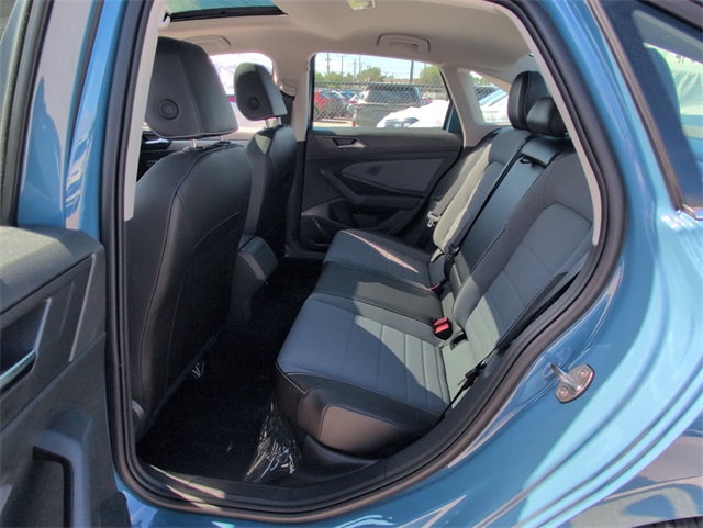 2025 Volkswagen Jetta 1.5T SE photo 3