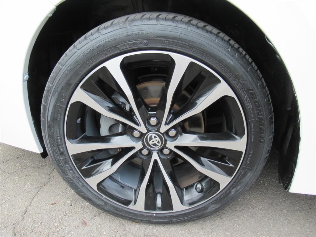 2017 Toyota Corolla SE photo 5