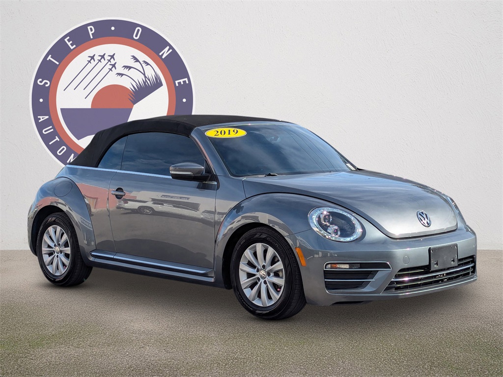 2019 Volkswagen Beetle Convertible S photo 2
