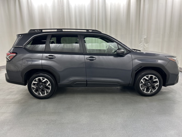 2025 Subaru Forester Premium Base photo 7