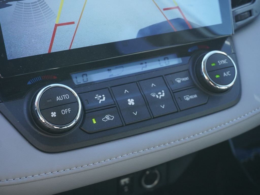 2018 Toyota RAV4 Hybrid XLE photo 16