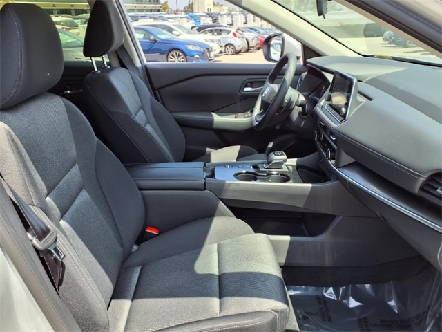 2025 Nissan Rogue SV photo 5