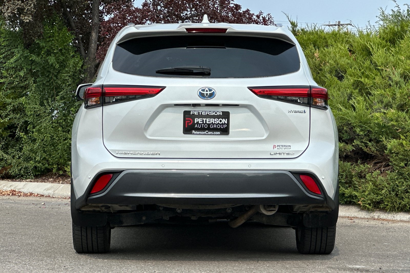 2022 Toyota Highlander Hybrid Limited photo 4