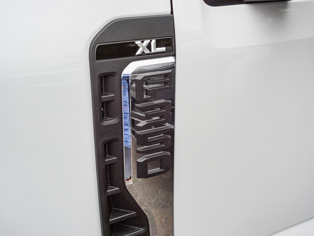 2025 Ford F-350 photo 6