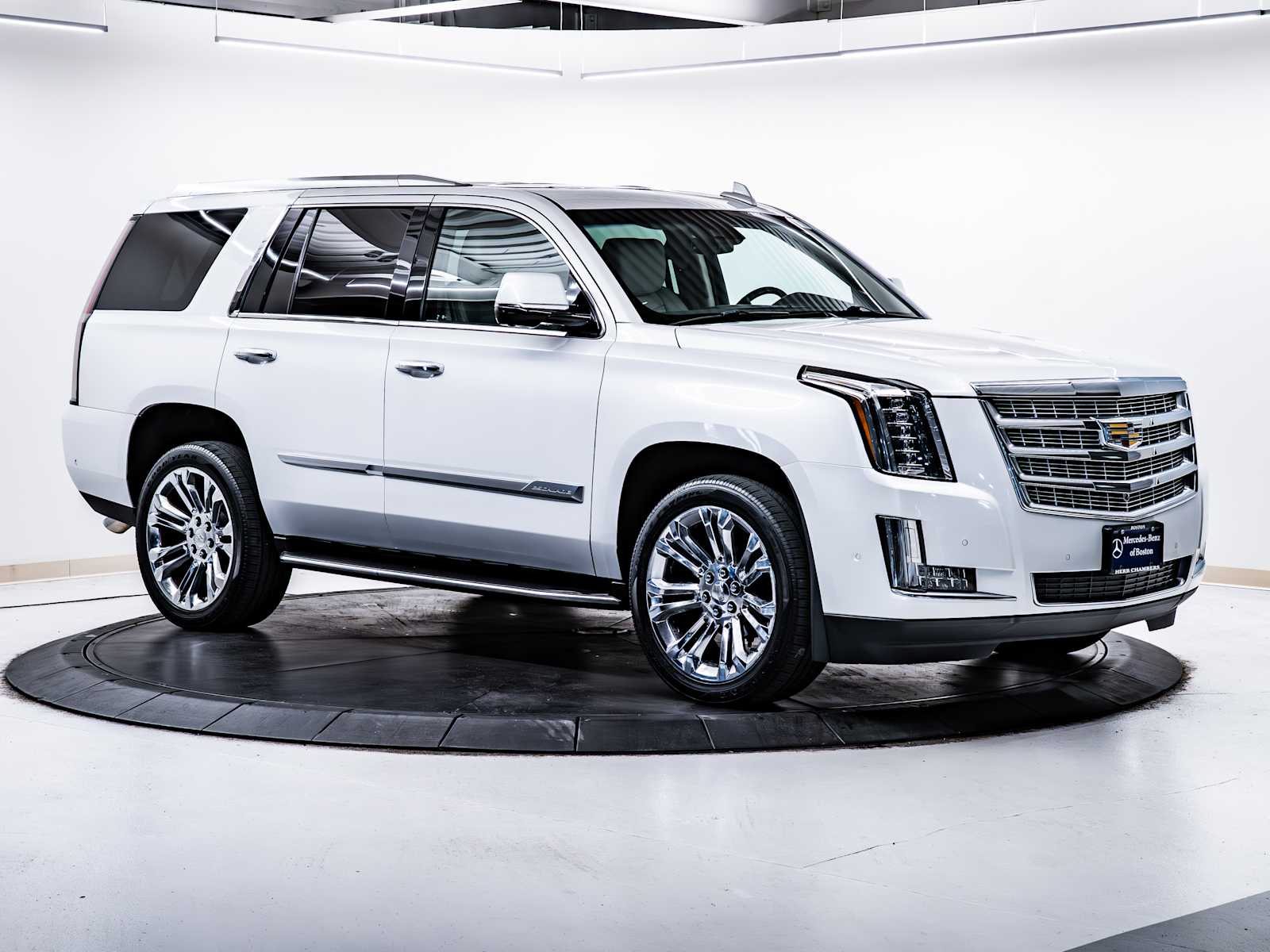 2018 Cadillac Escalade Luxury's photo