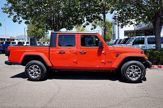 New 2025 Firecracker Red Clear-Coat Exterior Paint Jeep Sport S image 7