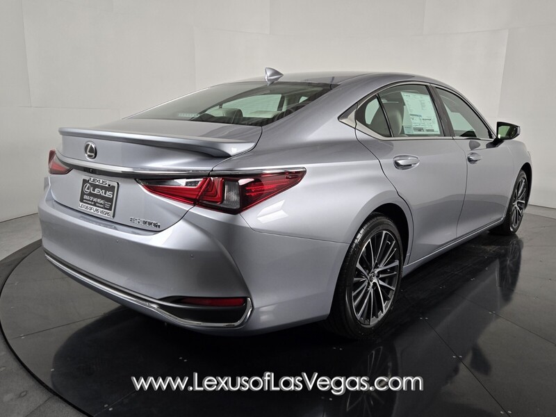 2025 Lexus ES 300h photo 4