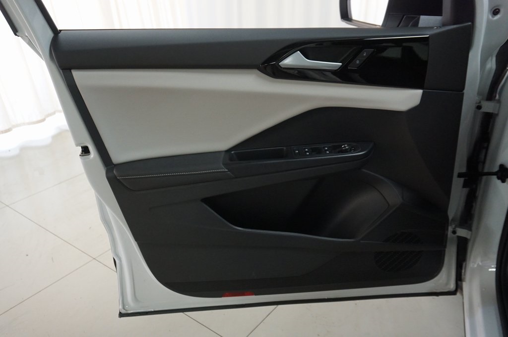 2025 Volkswagen Taos S photo 18