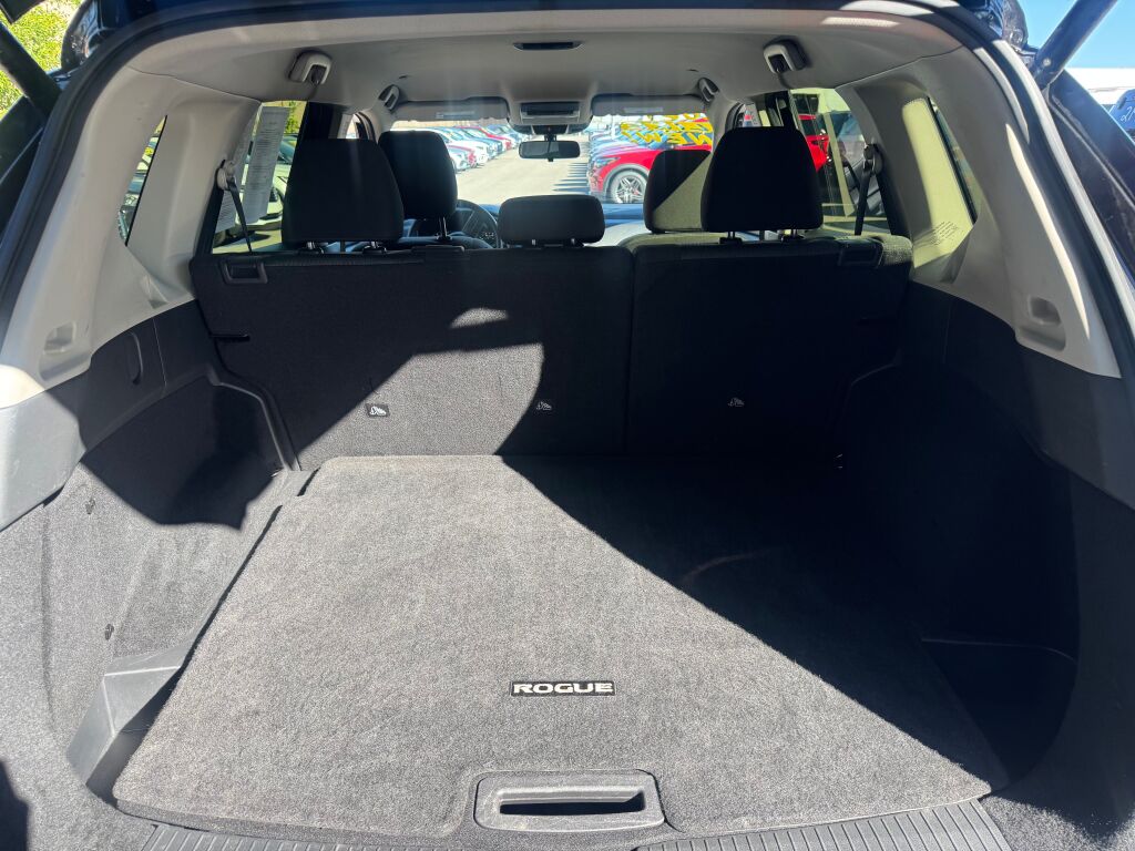 2024 Nissan Rogue SV photo 18