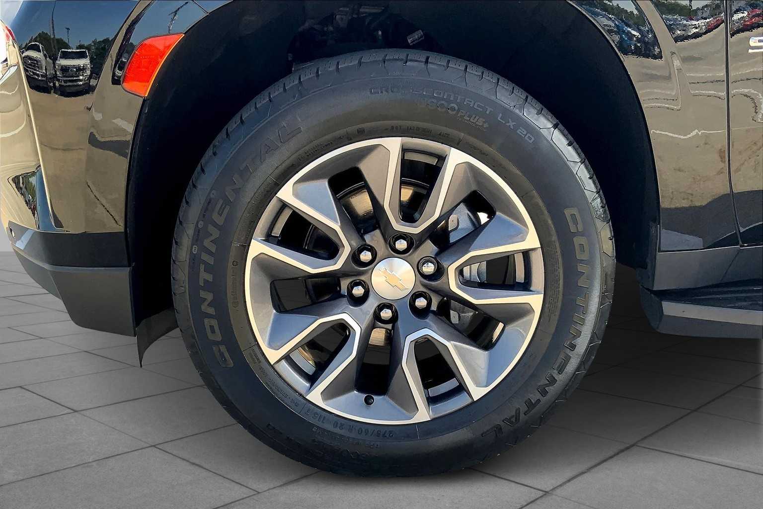 2023 Chevrolet Suburban LS photo 7