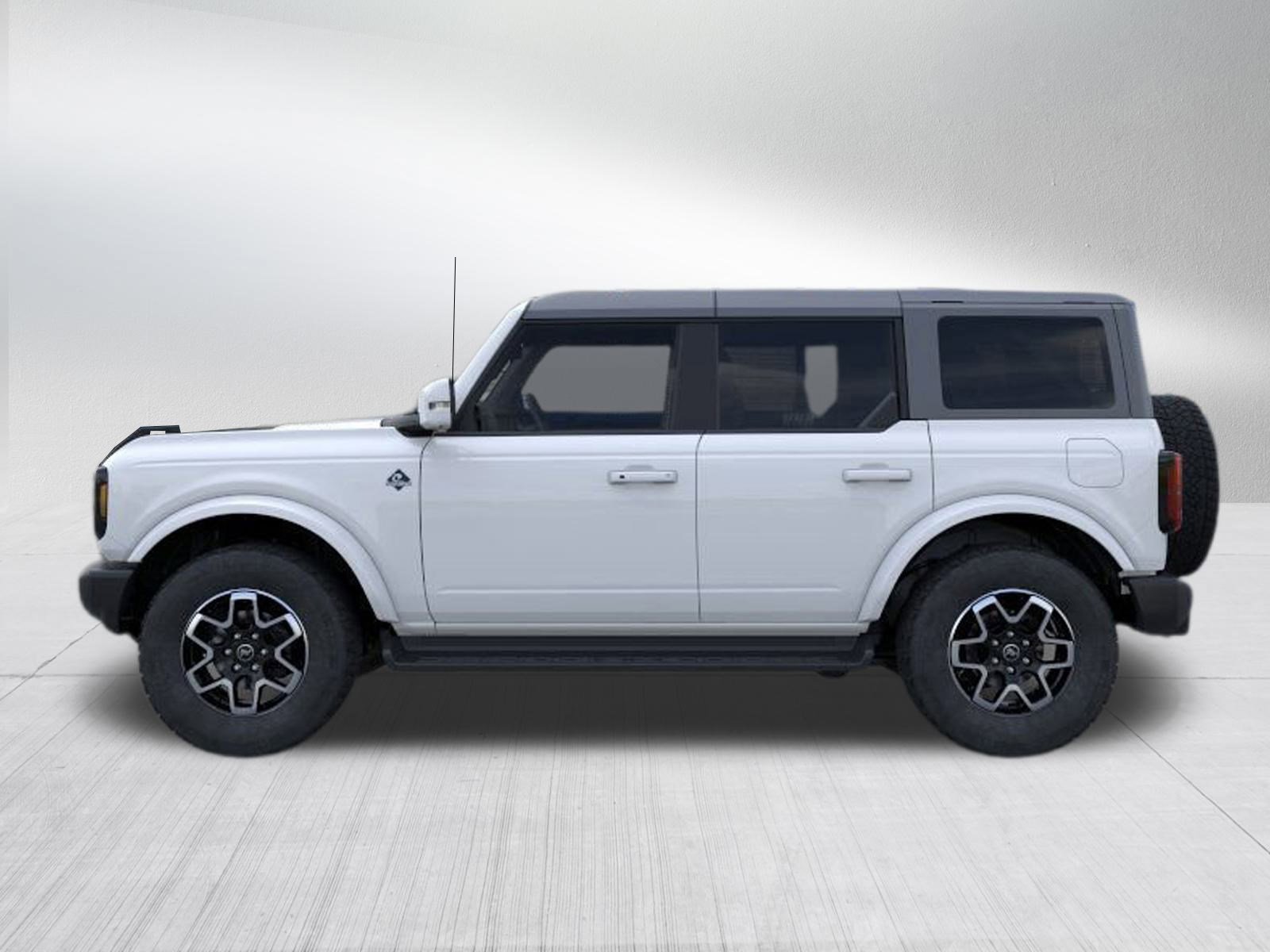 2025 Ford Bronco Outer Banks photo 2