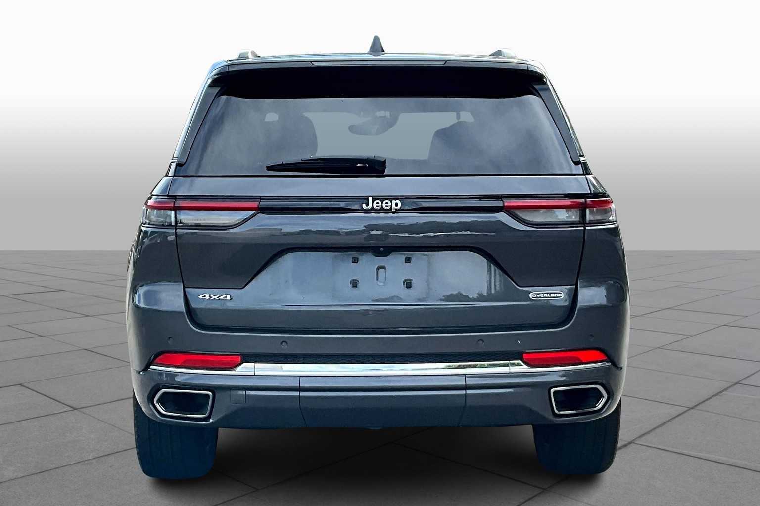 2022 Jeep Grand Cherokee Overland photo 4
