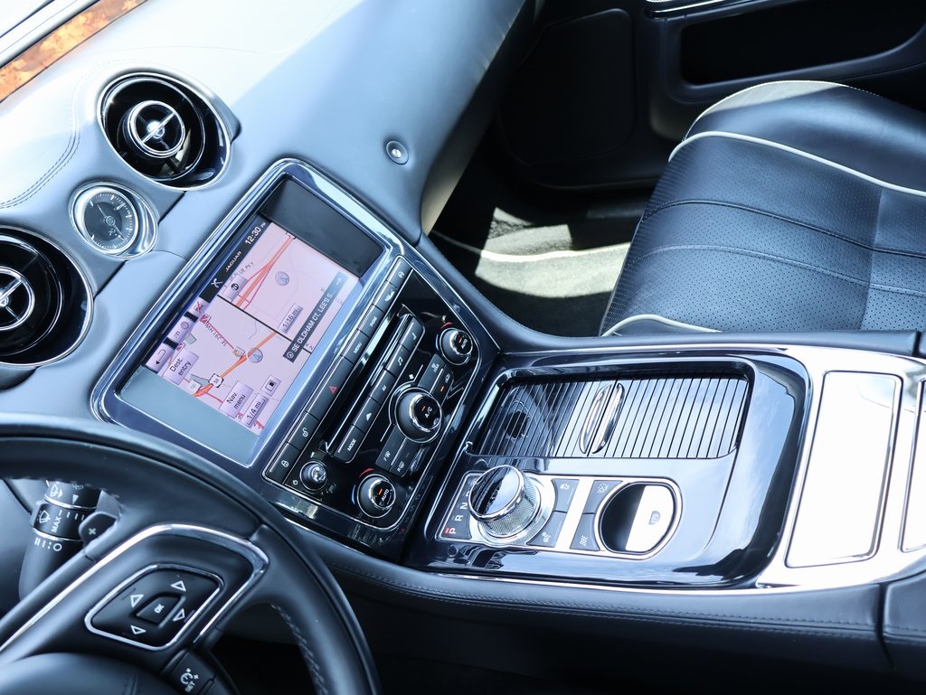 2014 Jaguar XJ Base photo 19