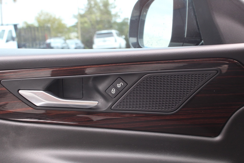 2020 Jaguar XE S photo 10