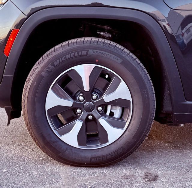 2024 Jeep Cherokee Limited 4xe photo 4
