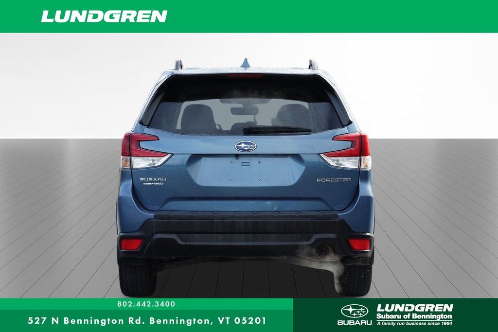 2022 Subaru Forester Premium photo 3
