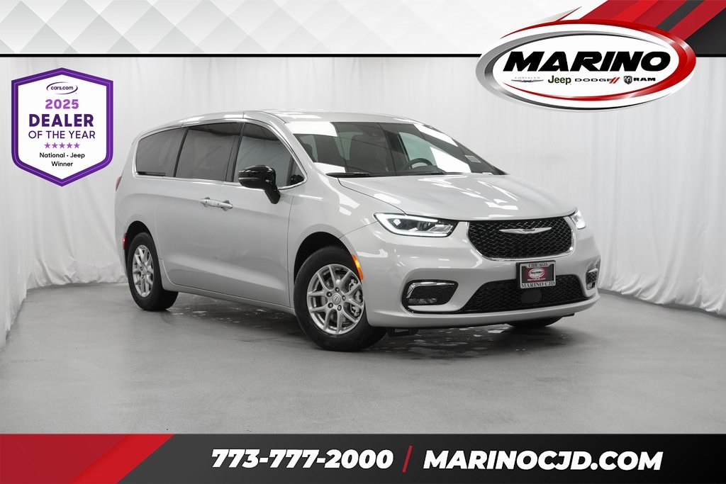 2026 Chrysler Pacifica Select's photo