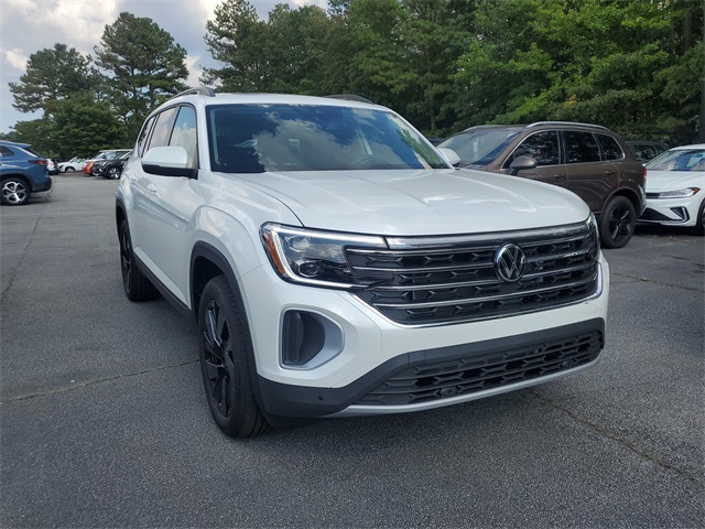 2026 Volkswagen Atlas SE Technology photo 2