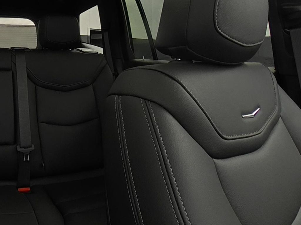 2025 Cadillac XT6 Luxury photo 11