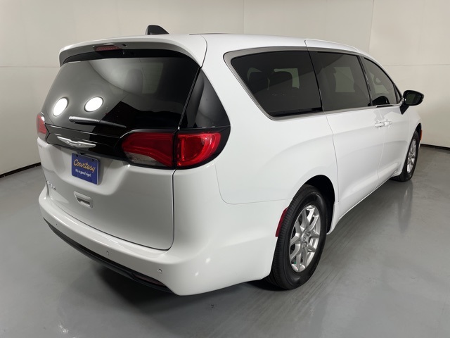 2026 Chrysler Voyager LX photo 8