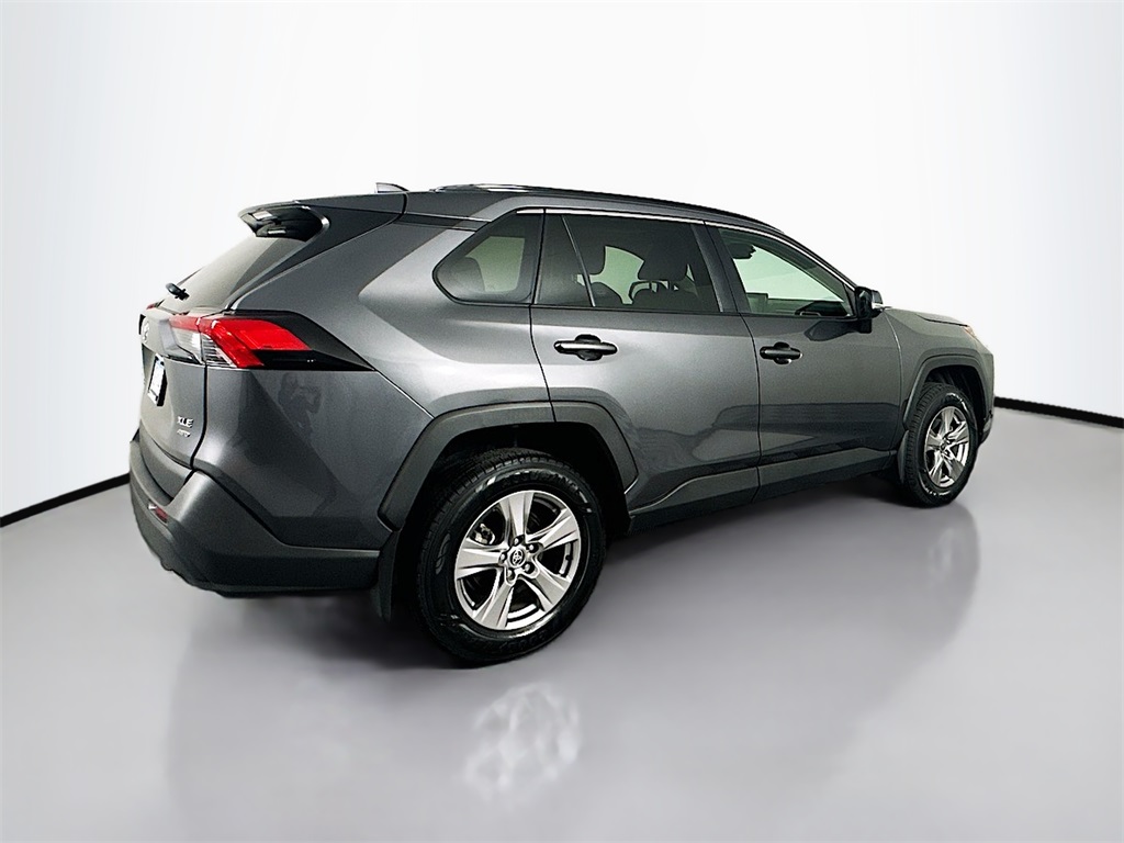 2022 Toyota RAV4 XLE photo 11