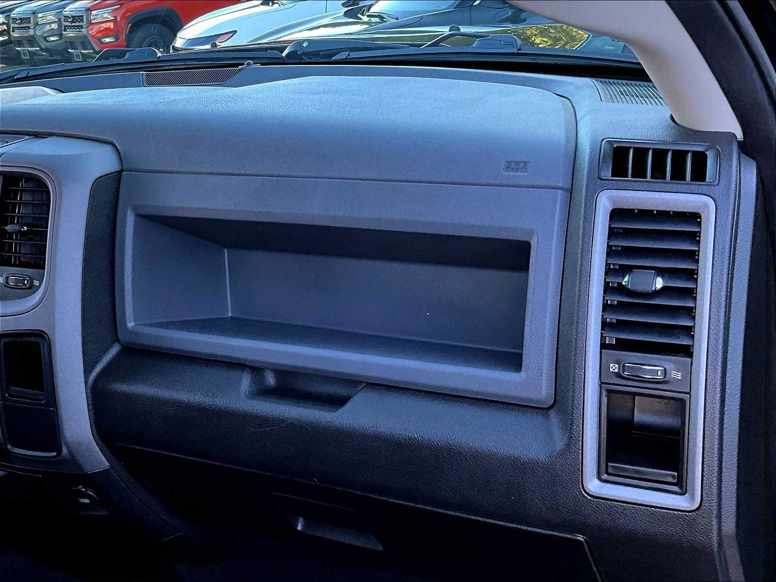 2019 Ram 1500 Tradesman ST photo 12
