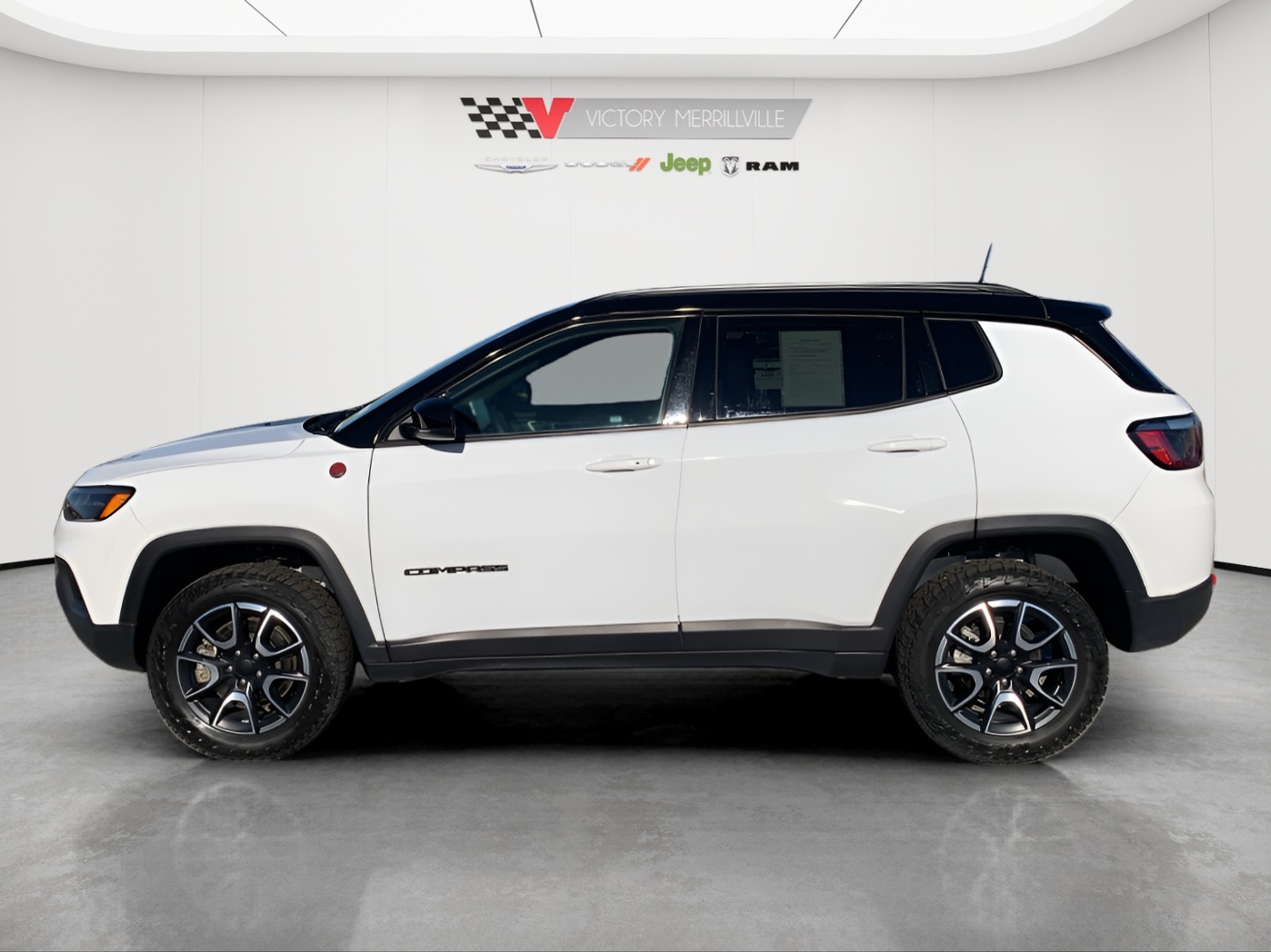 2024 Jeep Compass Trailhawk photo 2