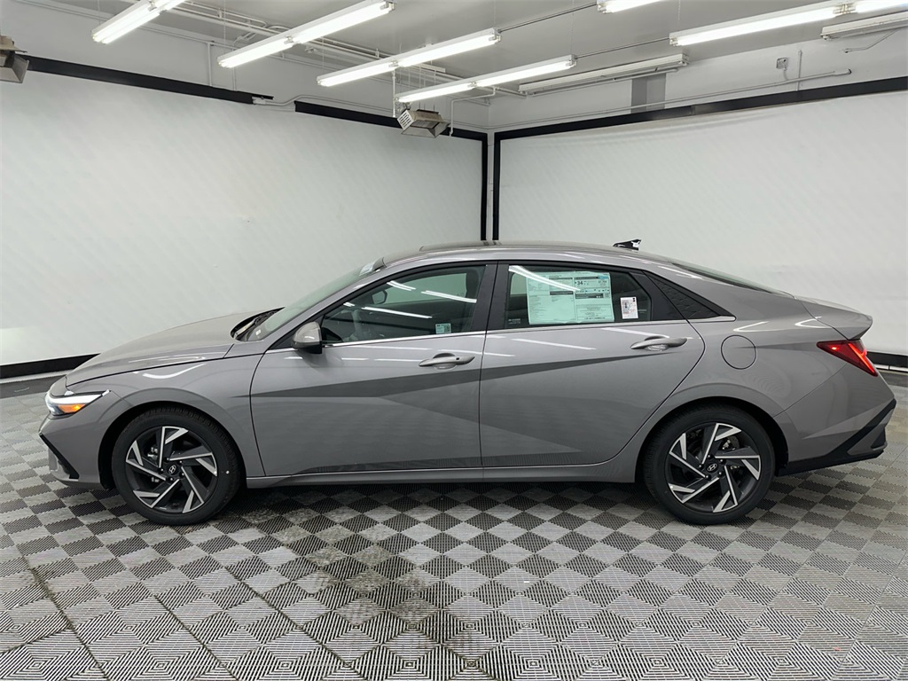2025 Hyundai Elantra SEL Convenience photo 2