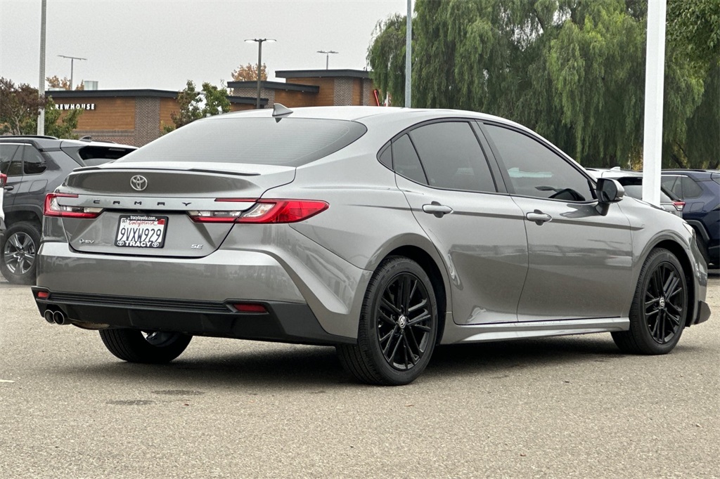 2026 Toyota Camry SE photo 4