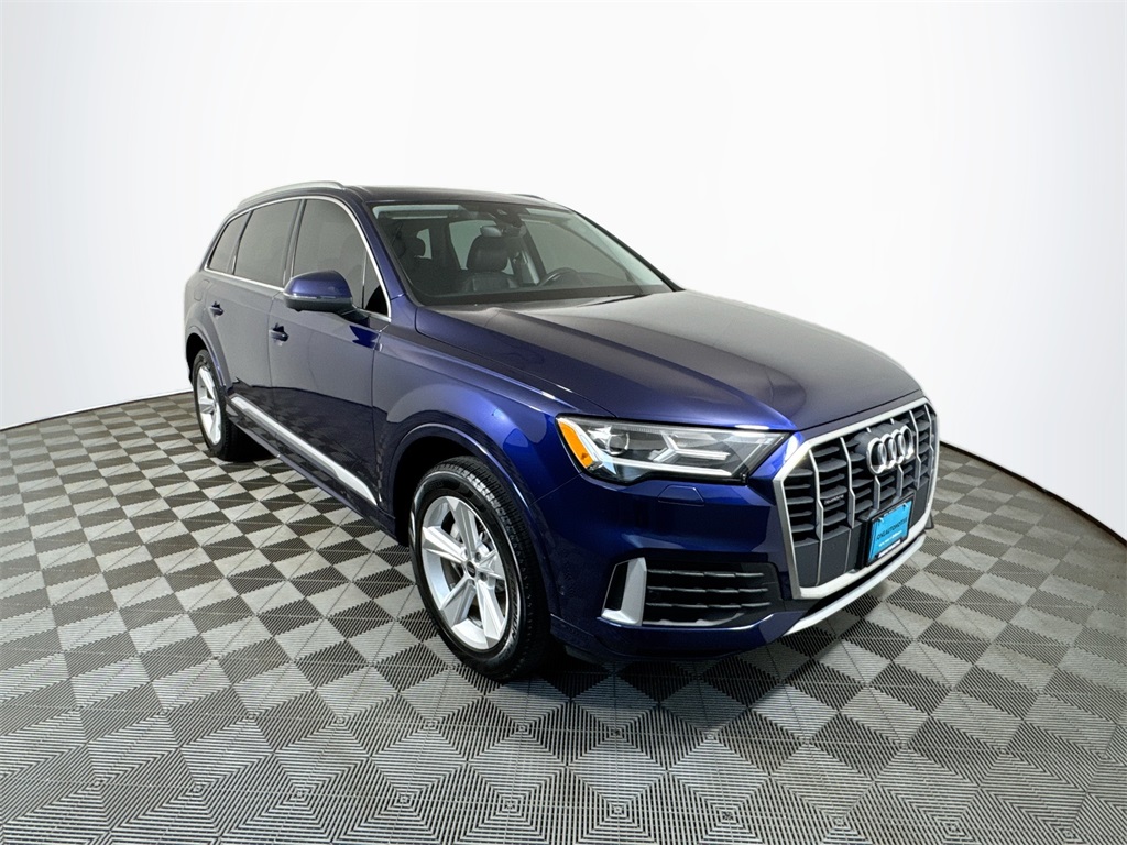 2022 Audi Q7 45 Premium photo 3