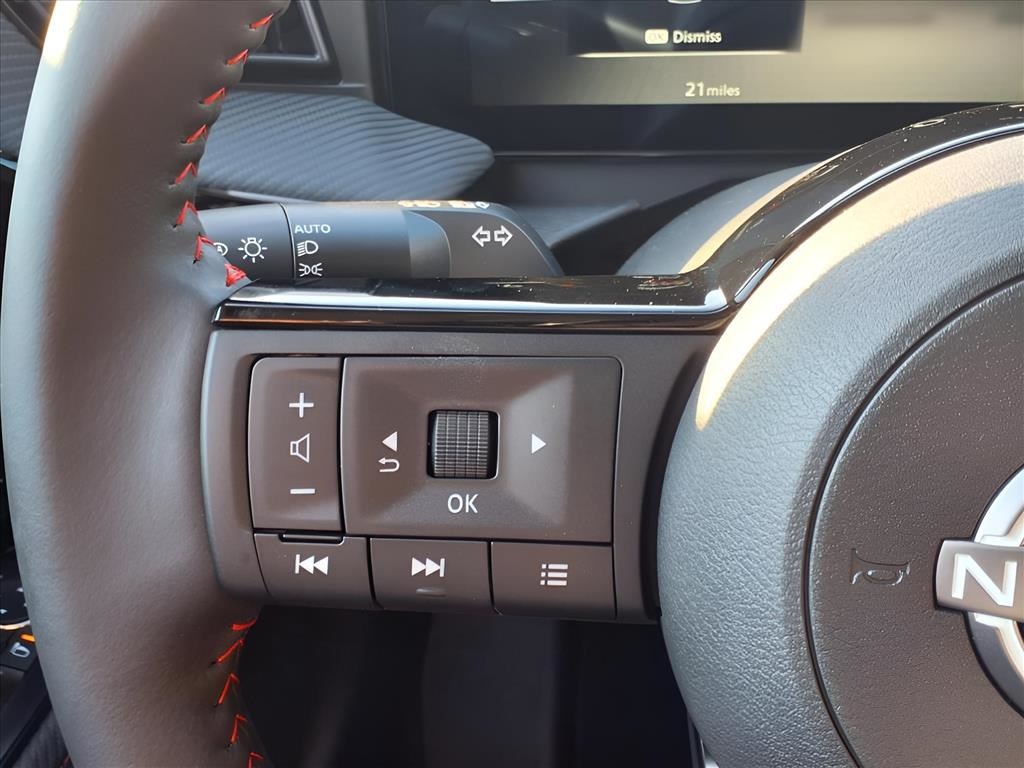 2025 Nissan Kicks SR photo 27