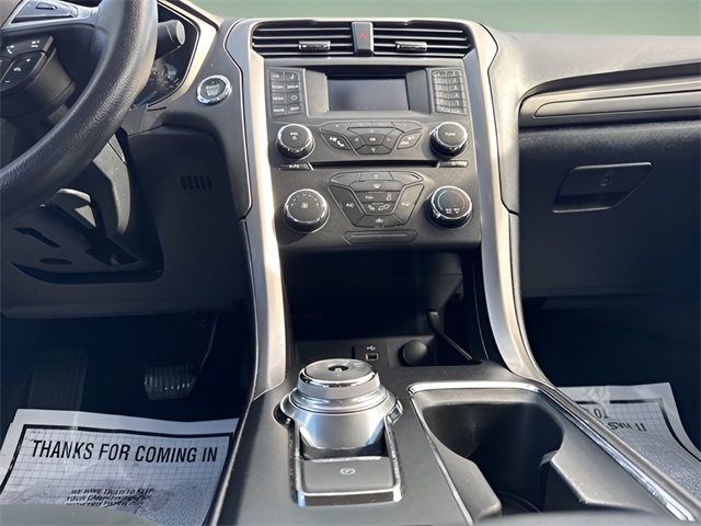 2017 Ford Fusion SE photo 12