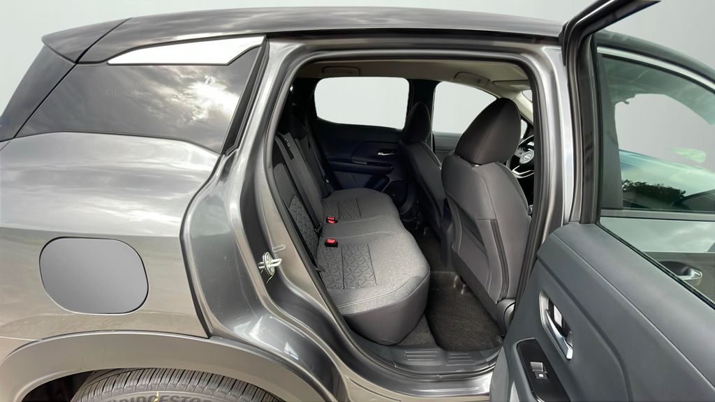 2025 Nissan Kicks SV photo 12
