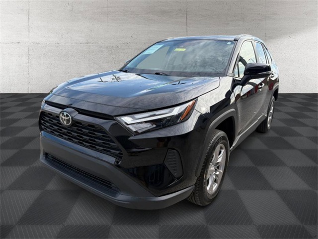 2024 Toyota RAV4 XLE photo 3
