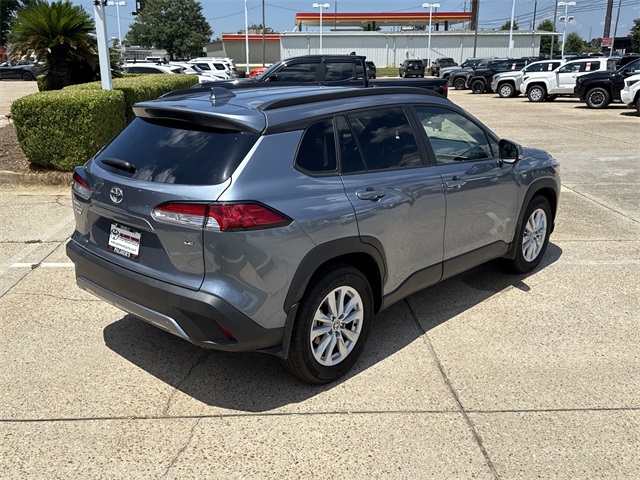 2024 Toyota Corolla Cross LE photo 3