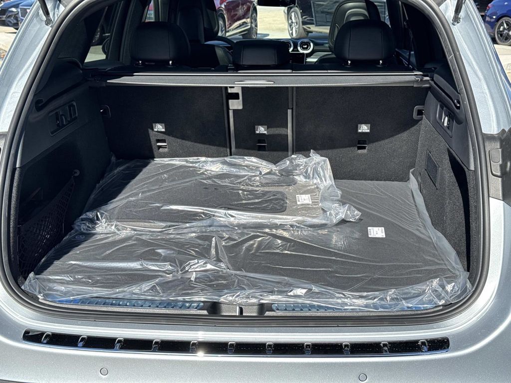 2026 Mercedes Benz GLC 300 4MATIC photo 3