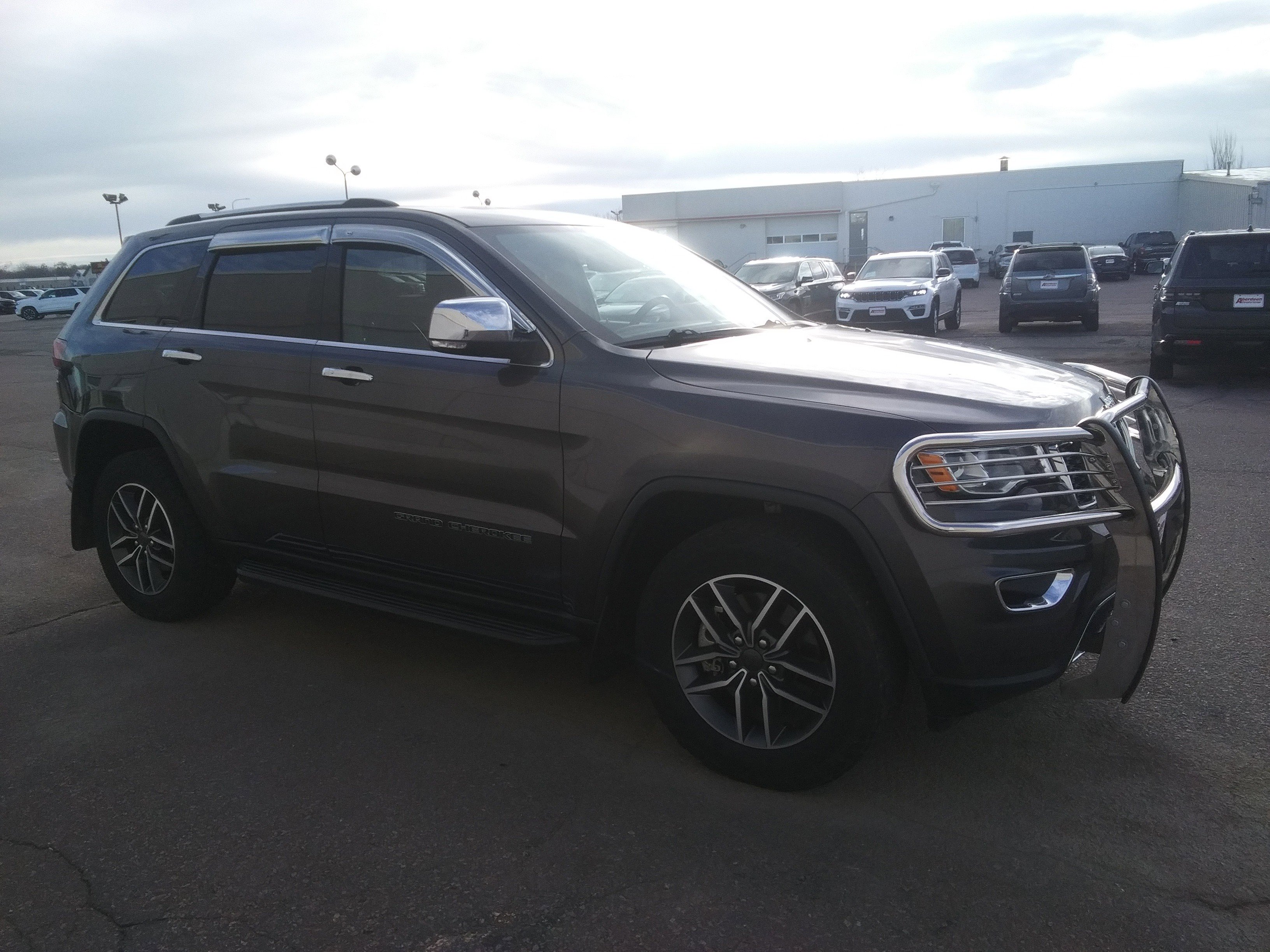 2021 Jeep Grand Cherokee Limited photo 2
