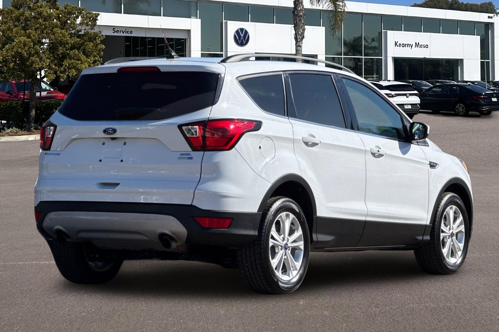 2019 Ford Escape SEL photo 4