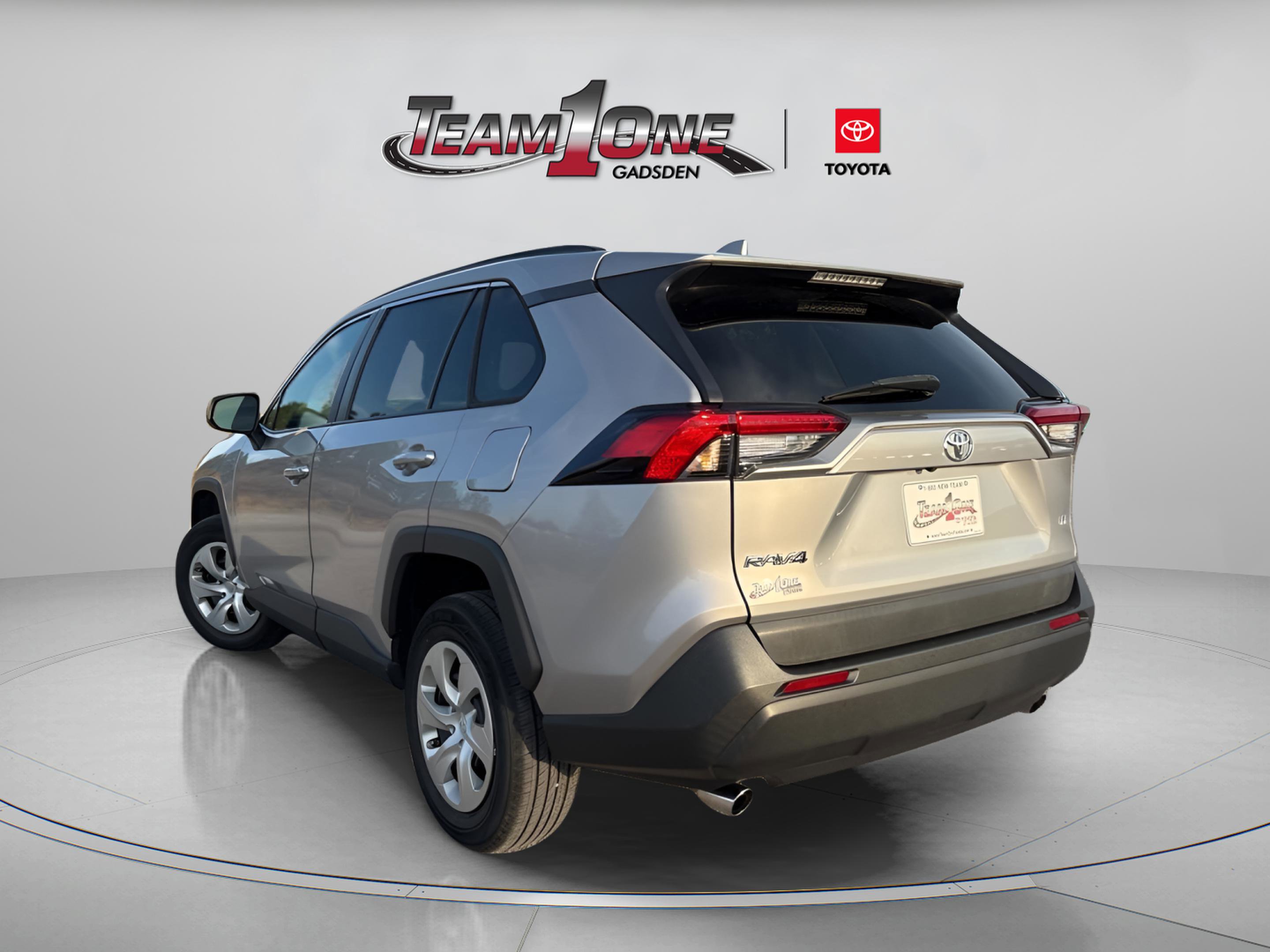 2019 Toyota RAV4 LE photo 3