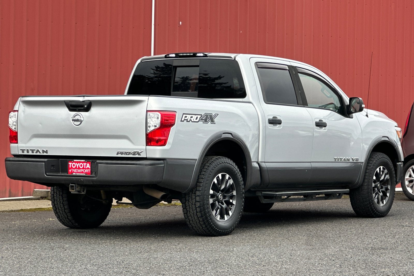 2018 Nissan Titan PRO-4X photo 3