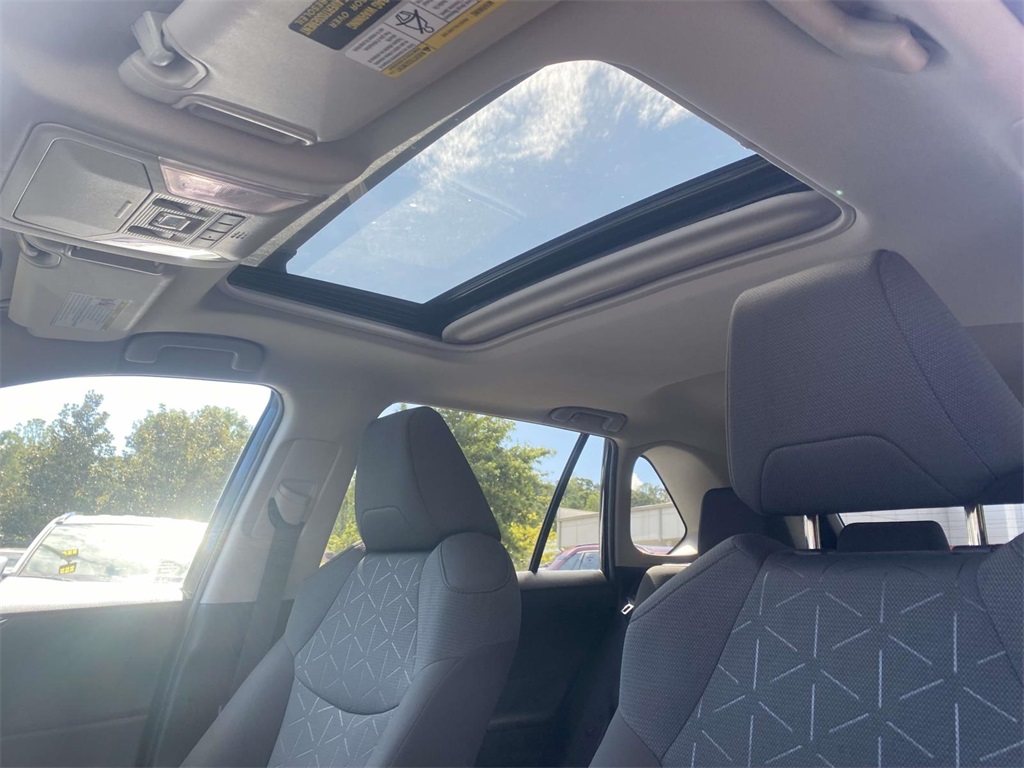 2022 Toyota RAV4 XLE photo 16