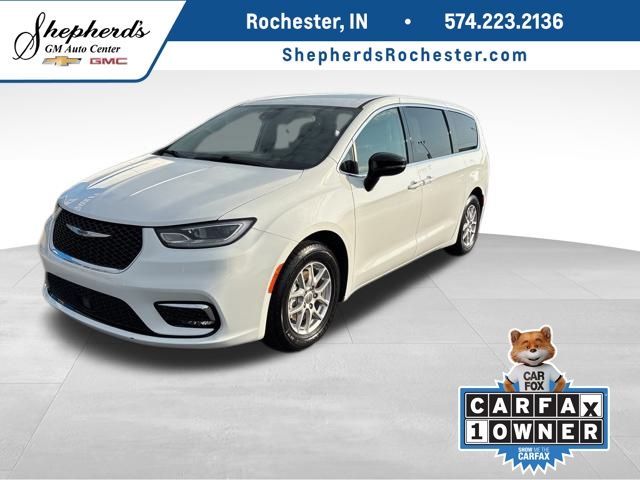 2024 Chrysler Pacifica Touring L's photo