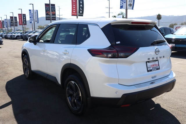 2026 Nissan Rogue SV photo 4