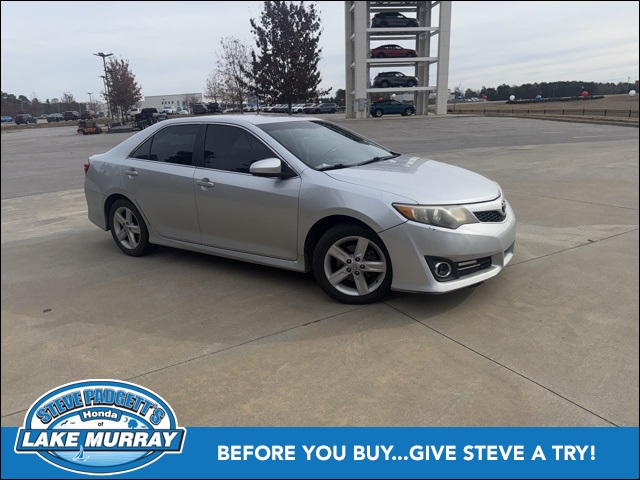 2013 Toyota Camry SE's photo