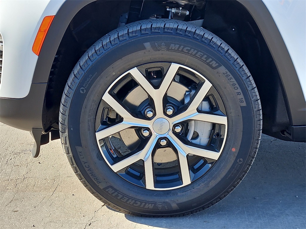 2025 Jeep Grand Cherokee Limited photo 9