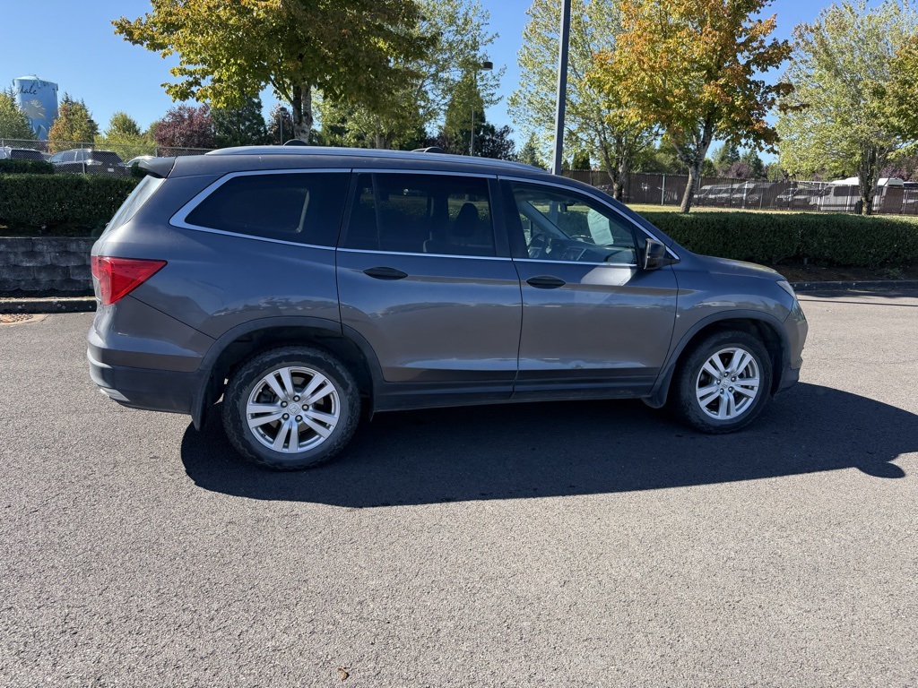 2016 Honda Pilot LX photo 6