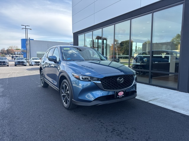 2022 Mazda CX-5 S Premium package's photo