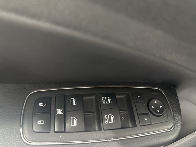 2022 Chrysler 300 Touring L photo 17